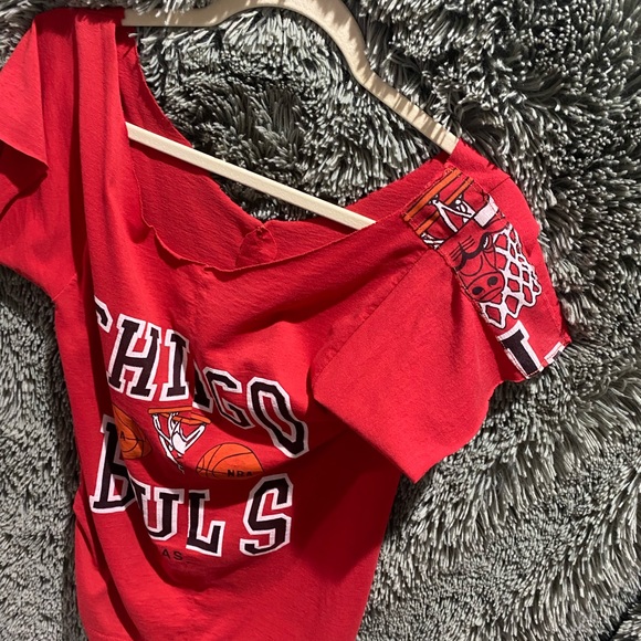 Vintage altered Chicago Bulls t-shirt - Picture 2 of 6